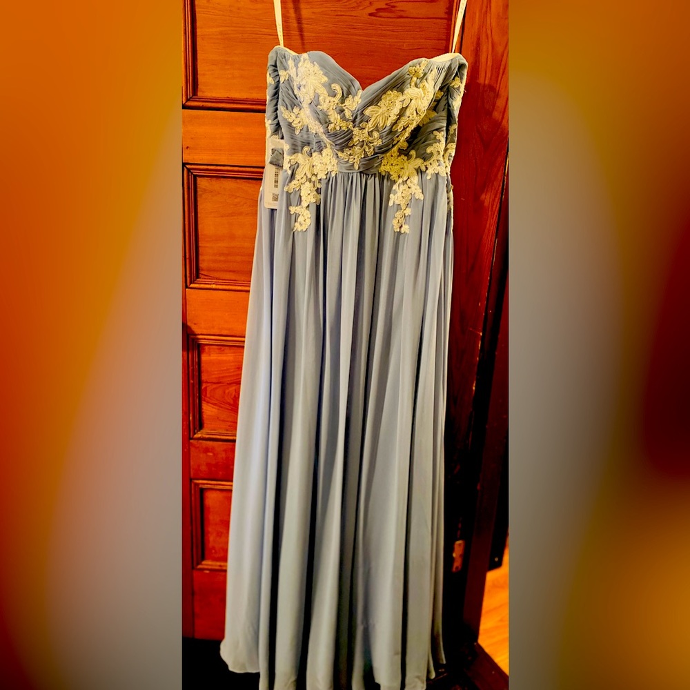 AZAZIE Strapless Dress with White Lace Patterns